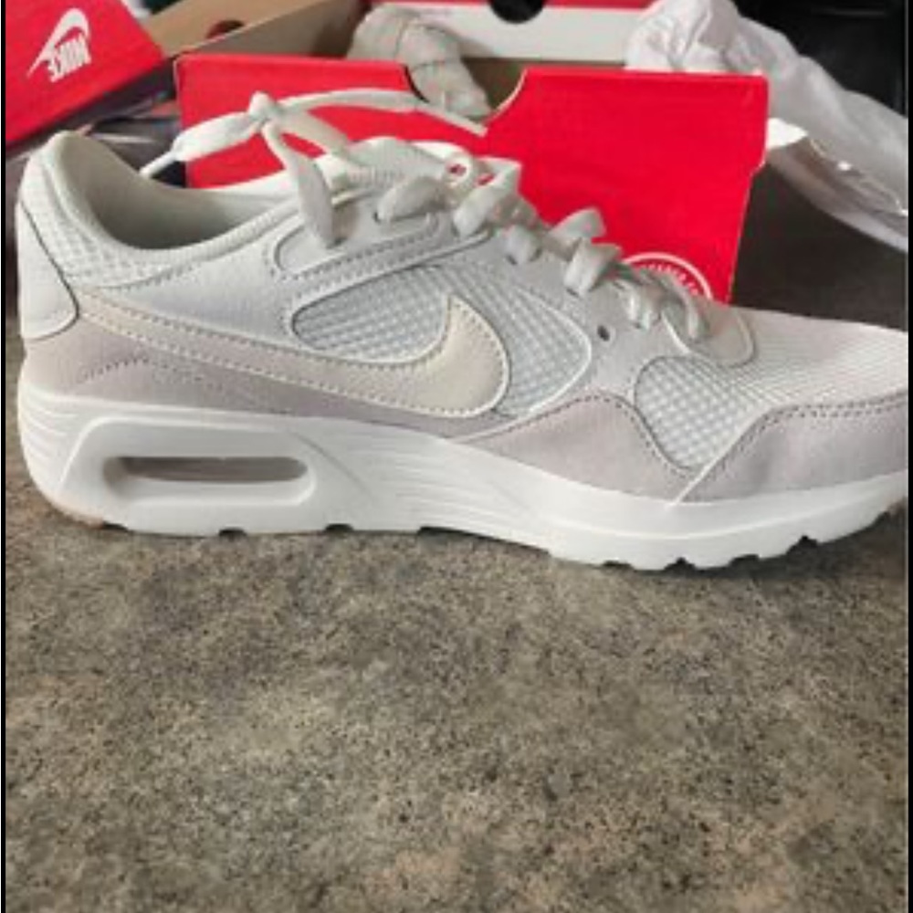 Brand new 8.5 Nike Air Max SC
